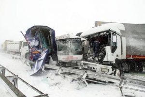 Bilecik'te zincirleme kaza: 30 yaralı