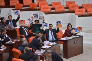 HDP'den fotoğraflı &ouml;neri