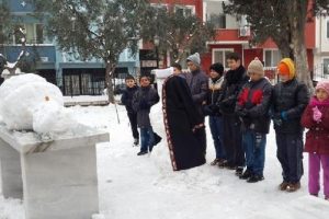 Kardan adamın cenazesine kardan imam