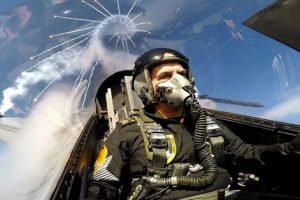 Orgeneral &Ouml;zt&uuml;rk F-16 ile nefes kesti