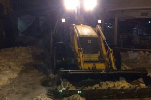 Nil&uuml;fer Belediyesi'nden  &Uuml;nl&uuml; Cadde'de kar temizliği