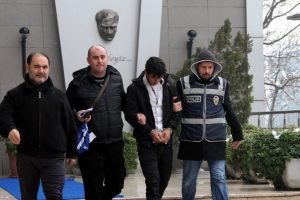 'Parola 155' deyip baba-kızın 50 bin liralık altınını aldılar