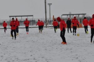 Balıkesirspor'un saha &ccedil;ilesi bitmiyor