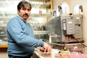Banyodaki kızını gizlice g&ouml;zetleyeni d&ouml;vd&uuml;, ceza aldı