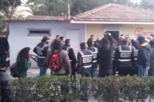 &Uuml;niversitede kavga: 1 &ouml;l&uuml;, 1 ağır yaralı