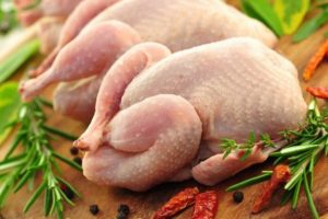 &Ccedil;iğ tavuğu yıkamayın! &Ouml;ld&uuml;ren uyarı