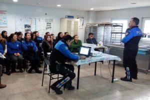 Bursa'da polisten fabrika iş&ccedil;ilerine seminer