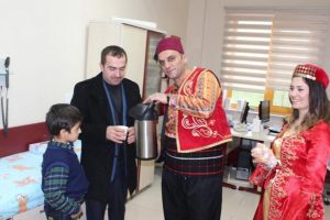 Bursa'da &ccedil;ocuk hastanesinde &ccedil;ocuklara s&uuml;rpriz