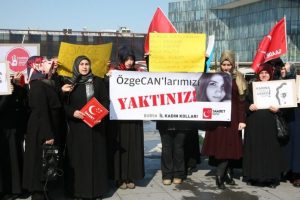 SP'li kadınlar Bursa'da şiddeti protesto etti