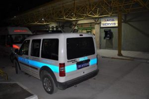 Eşiyle tartışan polis kendini yaraladı
