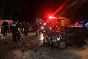 Buzlanma facia getirdi: 3 &ouml;l&uuml;, 5 yaralı