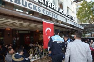Starbucks'ta T&uuml;rk bayrağı