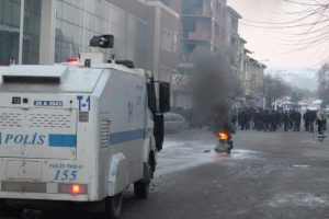 Ter&ouml;r yandaşları yine durmadı: 6 yaralı