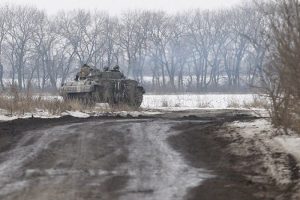 Ukrayna'da ağır silahlar cephe hattından &ccedil;ekilecek