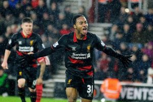Liverpool'un zirve takibi s&uuml;r&uuml;yor