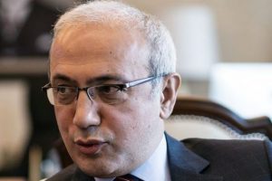 Bakan a&ccedil;ıkladı, o ehliyet i&ccedil;in 7 yıl şartı geliyor