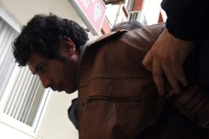 Karısını tam 9 yerinden bı&ccedil;akladı !