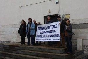 Kyme Arkeoloji M&uuml;zesi ve Kazıevi yıkılmasın eylemi
