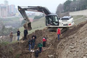 Hafriyat &ccedil;alışması sırasında tarihi &ccedil;ocuk mezarı bulundu