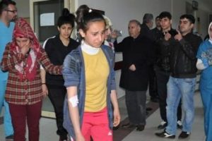 230 &ouml;ğrenci akşam yemeğinden zehirlendi