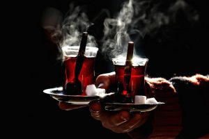 Kemikler i&ccedil;in siyah &ccedil;ay i&ccedil;in