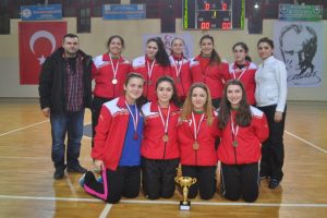 Din&ccedil;spor'un gen&ccedil; bayanları hentbolda Bursa ikincisi oldu