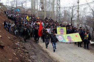 YPG'linin cenazesi sonrası &ccedil;ıkan olaylarda 2 polis yaralandı