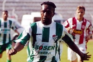 Bursaspor'dan Moshoue'ya ge&ccedil;miş olsun mesajı!