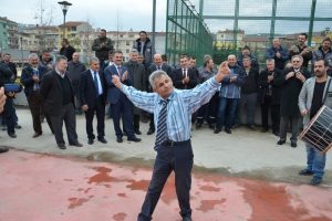 Bursa'da davullu zurnalı toplu s&ouml;zleşme kutlaması