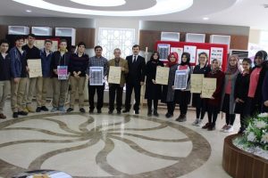 İneg&ouml;l Hacı Kemal Lisesi 'gazete &ccedil;ıkarma' etkinliği d&uuml;zenledi
