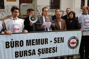 Bursa'da maliye &ccedil;alışanları Vergi Haftası'nı eylemle kutladı