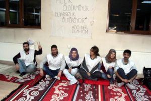 Bing&ouml;l &Uuml;niversitesi'nde 20 &ouml;ğrenci a&ccedil;lık grevinde