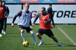 Burak Yılmaz takımdan ayrı &ccedil;alıştı