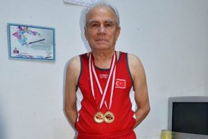 81 yaşında atletizmde rekor kırdı!