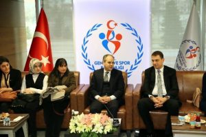 Bakan Kılı&ccedil; &uuml;niversite &ouml;ğrencilerini kabul etti