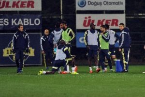 Fenerbah&ccedil;e'de Torku Konyaspor mesaisi s&uuml;r&uuml;yor