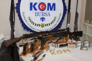 Bursa'da silah operasyonu! Adeta cephanelik...
