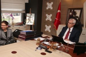 Yurtdışından gelen &ouml;ğretmenler Bizim Ev'i inceledi