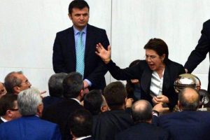 Ayşenur Bah&ccedil;ekapılı rahatsızlandı