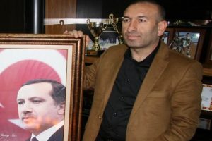 Cumhurbaşkanının doğum g&uuml;n&uuml;n&uuml; pastayla kutladı