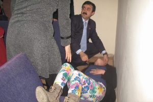 Yardımına Davutoğlu'nun doktoru koştı
