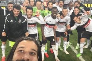Beşiktaş'tan zafer selfiesi