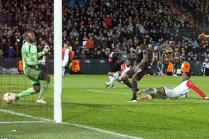 Roma Feyenoord'u kupanın dışına itti!