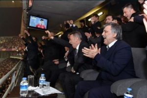 Abdullah G&uuml;l'den Beşiktaş i&ccedil;in Twit!