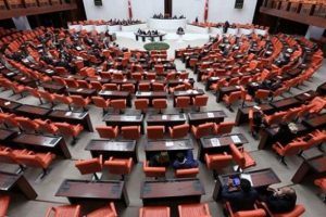 AK Parti'de 81 vekil yeniden aday değil