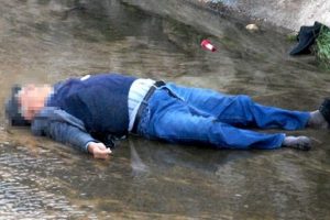 Emekli zabıta dere yatağına d&uuml;ş&uuml;p &ouml;ld&uuml;
