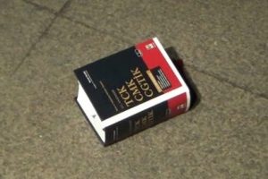 Aky&uuml;rek tutuklandı, avukatı kitap attı