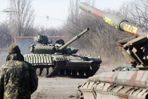 Ukrayna ordusu ağır silahlarını geri &ccedil;ekmeye başladı
