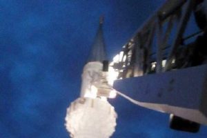 Minarede kalp krizinden &ouml;ld&uuml;, cesedi itfaiye merdiveniyle indirildi