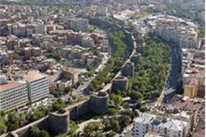 Diyarbakır'da 'silah bırakma' tepkileri